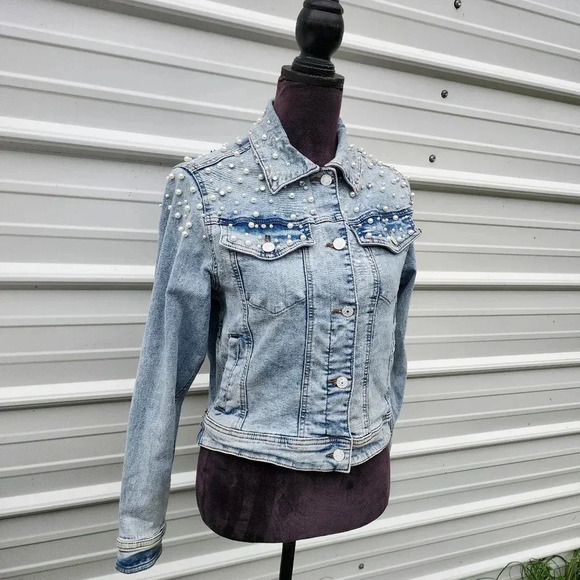 Urban Closet Women's Jewel Beaded Stretch Denim Jacket Crop Light Wash Sz S - Picture 2 of 13